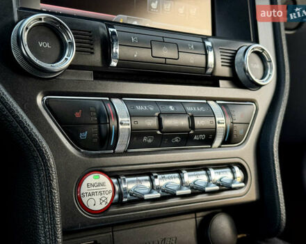 Черный Форд Мустанг, объемом двигателя 2.26 л и пробегом 198 тыс. км за 14300 $, фото 26 на Automoto.ua