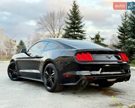Черный Форд Мустанг, объемом двигателя 2.26 л и пробегом 198 тыс. км за 14300 $, фото 3 на Automoto.ua