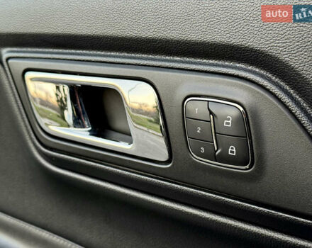 Черный Форд Мустанг, объемом двигателя 2.26 л и пробегом 198 тыс. км за 14300 $, фото 18 на Automoto.ua