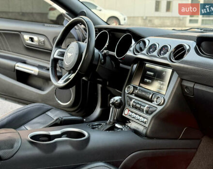 Черный Форд Мустанг, объемом двигателя 2.26 л и пробегом 198 тыс. км за 14300 $, фото 15 на Automoto.ua