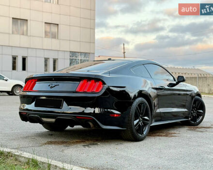 Черный Форд Мустанг, объемом двигателя 2.26 л и пробегом 198 тыс. км за 14300 $, фото 1 на Automoto.ua