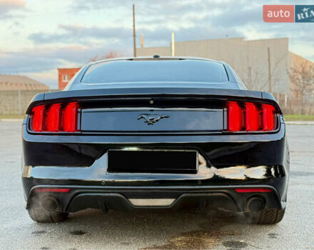 Черный Форд Мустанг, объемом двигателя 2.26 л и пробегом 198 тыс. км за 14300 $, фото 9 на Automoto.ua