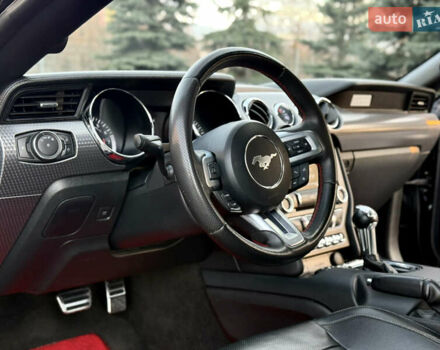 Черный Форд Мустанг, объемом двигателя 2.26 л и пробегом 198 тыс. км за 14300 $, фото 12 на Automoto.ua