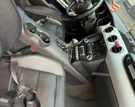 Черный Форд Мустанг, объемом двигателя 2.3 л и пробегом 150 тыс. км за 7499 $, фото 4 на Automoto.ua