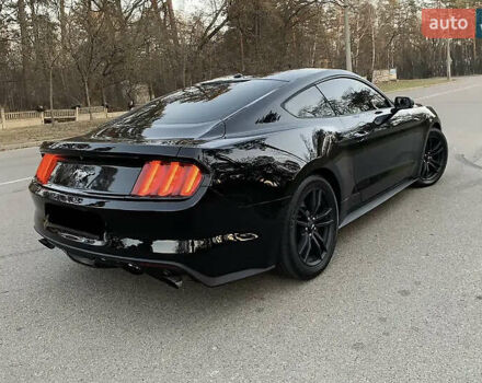 Черный Форд Мустанг, объемом двигателя 2.26 л и пробегом 180 тыс. км за 12000 $, фото 6 на Automoto.ua