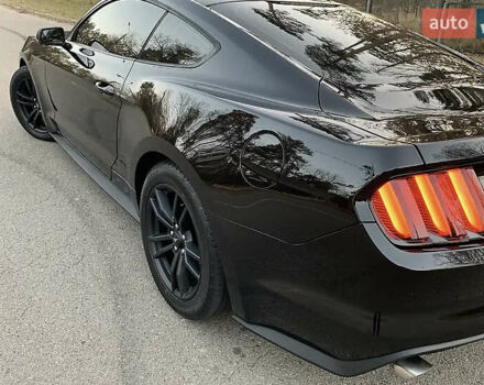 Черный Форд Мустанг, объемом двигателя 2.26 л и пробегом 180 тыс. км за 12000 $, фото 19 на Automoto.ua