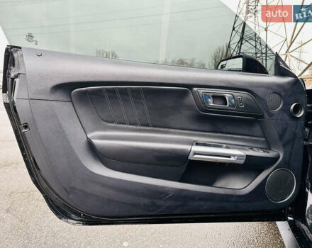 Черный Форд Мустанг, объемом двигателя 2.26 л и пробегом 131 тыс. км за 15300 $, фото 14 на Automoto.ua