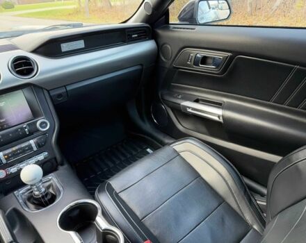 Черный Форд Мустанг, объемом двигателя 5 л и пробегом 78 тыс. км за 10990 $, фото 9 на Automoto.ua