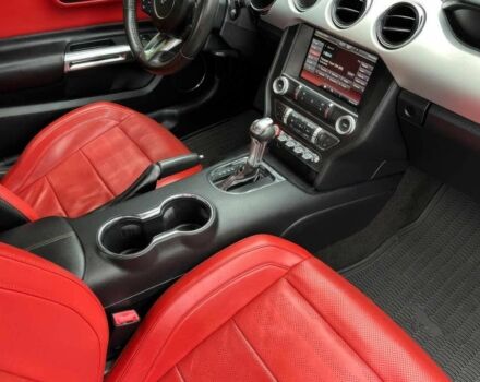 Черный Форд Мустанг, объемом двигателя 5 л и пробегом 70 тыс. км за 8500 $, фото 10 на Automoto.ua