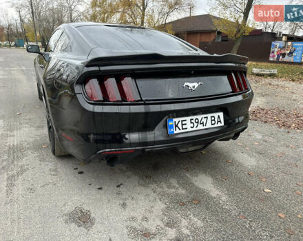 Черный Форд Мустанг, объемом двигателя 2.3 л и пробегом 140 тыс. км за 11777 $, фото 4 на Automoto.ua