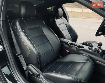 Черный Форд Мустанг, объемом двигателя 2.26 л и пробегом 180 тыс. км за 12000 $, фото 32 на Automoto.ua