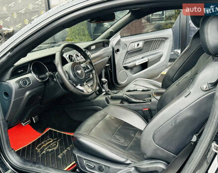 Черный Форд Мустанг, объемом двигателя 2.26 л и пробегом 131 тыс. км за 15300 $, фото 12 на Automoto.ua