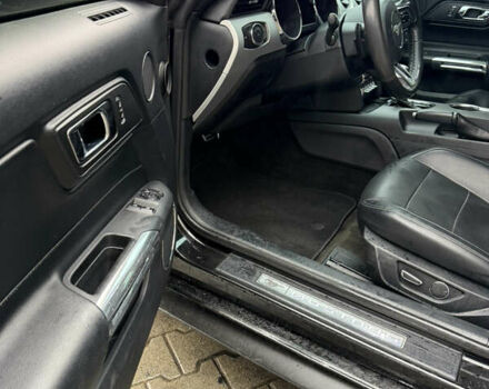 Черный Форд Мустанг, объемом двигателя 2.26 л и пробегом 180 тыс. км за 12000 $, фото 71 на Automoto.ua