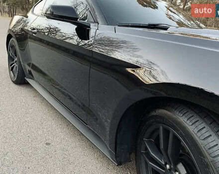 Черный Форд Мустанг, объемом двигателя 2.26 л и пробегом 180 тыс. км за 12000 $, фото 12 на Automoto.ua