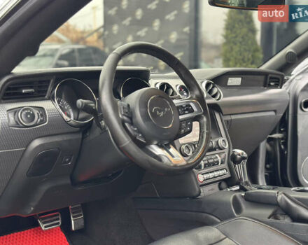 Черный Форд Мустанг, объемом двигателя 2.26 л и пробегом 131 тыс. км за 15300 $, фото 13 на Automoto.ua