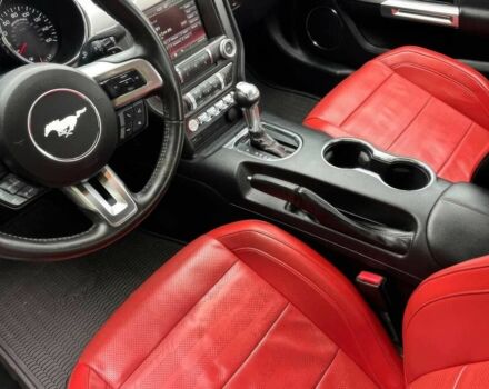 Черный Форд Мустанг, объемом двигателя 5 л и пробегом 70 тыс. км за 8500 $, фото 5 на Automoto.ua