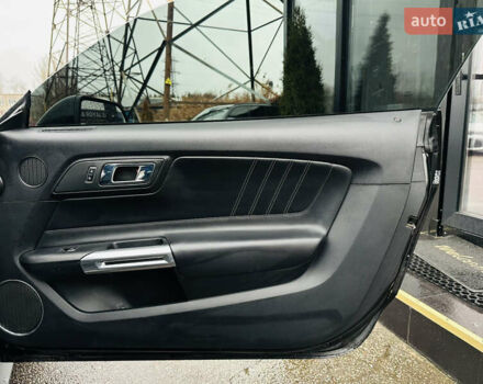Черный Форд Мустанг, объемом двигателя 2.26 л и пробегом 131 тыс. км за 15300 $, фото 22 на Automoto.ua