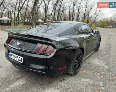 Черный Форд Мустанг, объемом двигателя 2.3 л и пробегом 140 тыс. км за 11777 $, фото 7 на Automoto.ua