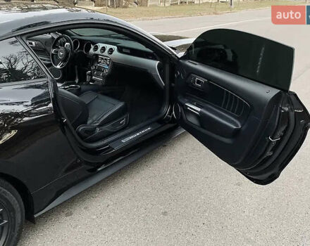 Черный Форд Мустанг, объемом двигателя 2.26 л и пробегом 180 тыс. км за 12000 $, фото 23 на Automoto.ua