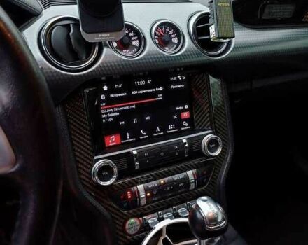 Черный Форд Мустанг, объемом двигателя 2.3 л и пробегом 75 тыс. км за 10700 $, фото 10 на Automoto.ua