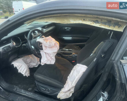 Черный Форд Мустанг, объемом двигателя 2.26 л и пробегом 193 тыс. км за 9000 $, фото 4 на Automoto.ua