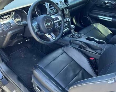 Черный Форд Мустанг, объемом двигателя 2.3 л и пробегом 75 тыс. км за 10700 $, фото 5 на Automoto.ua