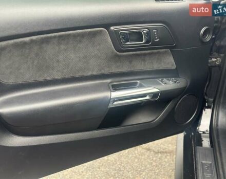 Черный Форд Мустанг, объемом двигателя 5.16 л и пробегом 124 тыс. км за 31500 $, фото 10 на Automoto.ua