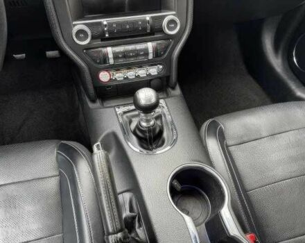 Черный Форд Мустанг, объемом двигателя 5 л и пробегом 98 тыс. км за 11000 $, фото 17 на Automoto.ua