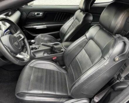 Черный Форд Мустанг, объемом двигателя 5 л и пробегом 98 тыс. км за 11000 $, фото 11 на Automoto.ua