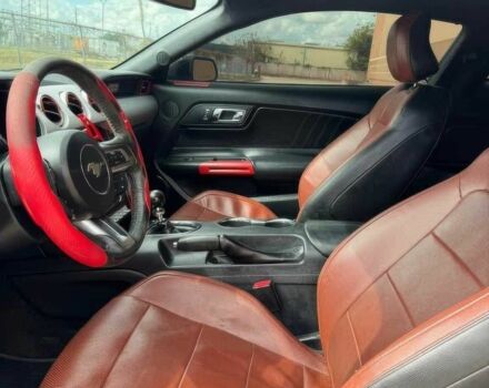 Черный Форд Мустанг, объемом двигателя 2.3 л и пробегом 63 тыс. км за 12300 $, фото 8 на Automoto.ua