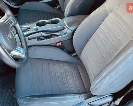 Чорний Форд Мустанг, об'ємом двигуна 2.26 л та пробігом 71 тис. км за 18500 $, фото 26 на Automoto.ua