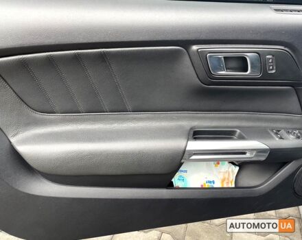 Черный Форд Мустанг, объемом двигателя 2.3 л и пробегом 70 тыс. км за 19500 $, фото 4 на Automoto.ua