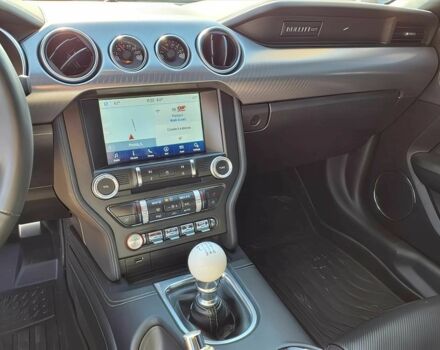 Черный Форд Мустанг, объемом двигателя 5 л и пробегом 44 тыс. км за 12500 $, фото 11 на Automoto.ua