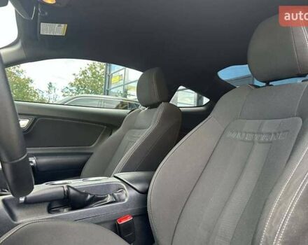 Черный Форд Мустанг, объемом двигателя 2.26 л и пробегом 65 тыс. км за 24800 $, фото 11 на Automoto.ua