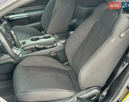 Черный Форд Мустанг, объемом двигателя 2.3 л и пробегом 22 тыс. км за 28990 $, фото 13 на Automoto.ua