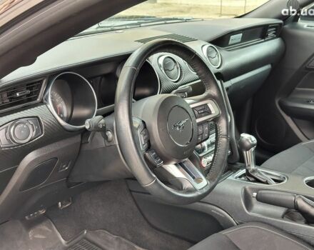 Черный Форд Мустанг, объемом двигателя 2.3 л и пробегом 22 тыс. км за 28940 $, фото 14 на Automoto.ua