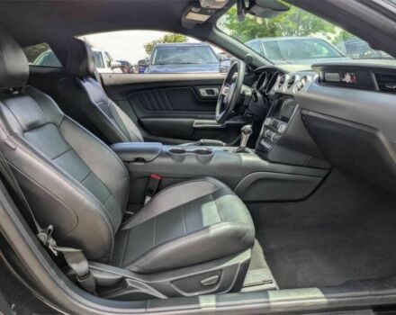 Черный Форд Мустанг, объемом двигателя 5 л и пробегом 22 тыс. км за 14000 $, фото 8 на Automoto.ua