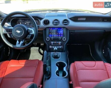 Черный Форд Мустанг, объемом двигателя 5.04 л и пробегом 1 тыс. км за 52000 $, фото 5 на Automoto.ua