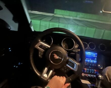 Черный Форд Мустанг, объемом двигателя 2.3 л и пробегом 130 тыс. км за 16058 $, фото 1 на Automoto.ua