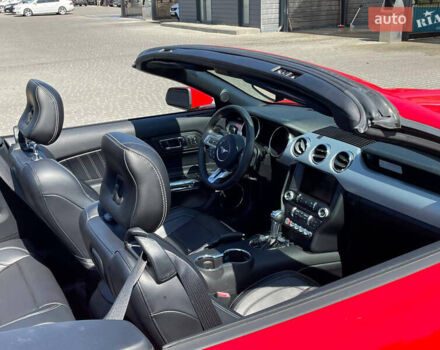 Красный Форд Мустанг, объемом двигателя 2.3 л и пробегом 235 тыс. км за 16900 $, фото 69 на Automoto.ua