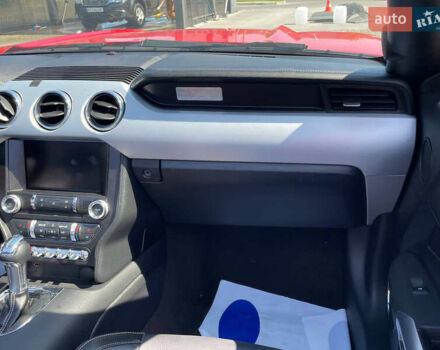 Красный Форд Мустанг, объемом двигателя 2.3 л и пробегом 235 тыс. км за 16900 $, фото 75 на Automoto.ua