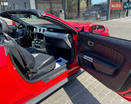 Красный Форд Мустанг, объемом двигателя 2.3 л и пробегом 235 тыс. км за 16900 $, фото 61 на Automoto.ua