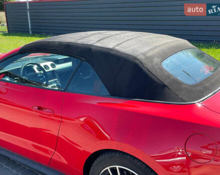 Красный Форд Мустанг, объемом двигателя 2.3 л и пробегом 235 тыс. км за 16900 $, фото 31 на Automoto.ua