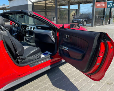 Красный Форд Мустанг, объемом двигателя 2.3 л и пробегом 235 тыс. км за 16900 $, фото 62 на Automoto.ua