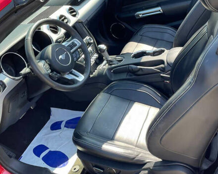 Красный Форд Мустанг, объемом двигателя 2.3 л и пробегом 235 тыс. км за 16900 $, фото 58 на Automoto.ua