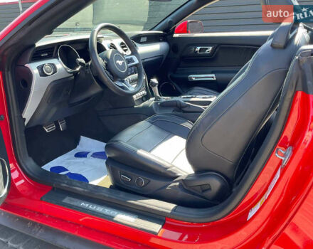 Красный Форд Мустанг, объемом двигателя 2.3 л и пробегом 235 тыс. км за 16900 $, фото 57 на Automoto.ua