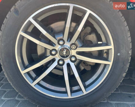 Красный Форд Мустанг, объемом двигателя 2.3 л и пробегом 235 тыс. км за 16900 $, фото 95 на Automoto.ua