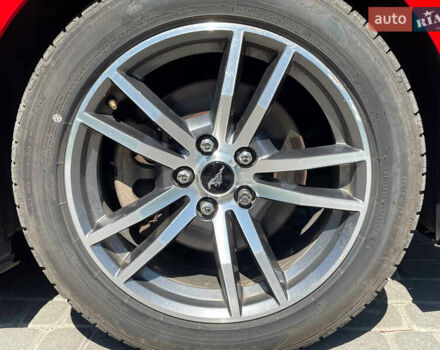 Красный Форд Мустанг, объемом двигателя 2.3 л и пробегом 235 тыс. км за 16900 $, фото 96 на Automoto.ua