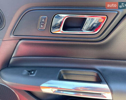 Красный Форд Мустанг, объемом двигателя 2.3 л и пробегом 235 тыс. км за 16900 $, фото 66 на Automoto.ua