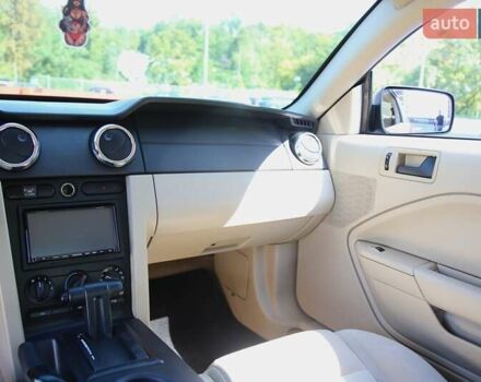 Красный Форд Мустанг, объемом двигателя 4 л и пробегом 160 тыс. км за 10200 $, фото 11 на Automoto.ua